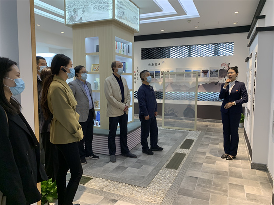 cb319d90e217ca12ad0c2fbcdbdcb92c.jpg 參觀(guān)杭紹臺高速崇仁服務(wù)區“清廉驛站”.jpg